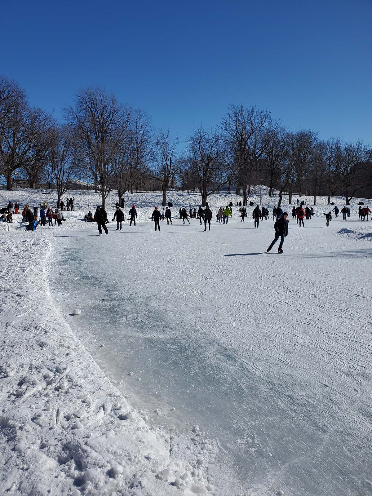 Foto do Parc La Fontaine em 20 de março de 2021, um dia antes do início oficial da primavera - Fonte: Arquivo pessoal.